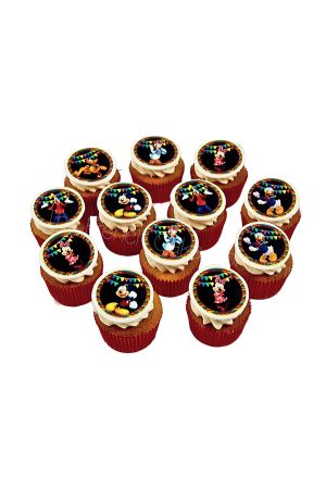 Un assortiment de cupcakes décorés de disques comestibles illustrant les personnages de Disney comme Mickey, Minnie, Donald et Pluto.