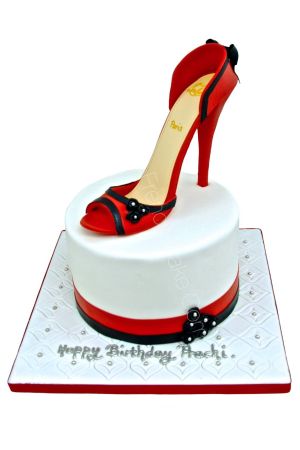 Chaussure Louboutin sur un gâteau décoré