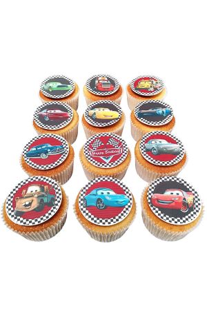 Assortiment de cupcakes d'anniversaire décorés d'impressions comestibles rondes des personnages de Disney Cars comme Flash McQueen, Martin et Sally par The French Cake Company