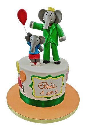 Un délicieux gâteau d'anniversaire en forme de Babar l'éléphant, décoré de glaçage vert, d'une couronne Jaune et de touches blanc.