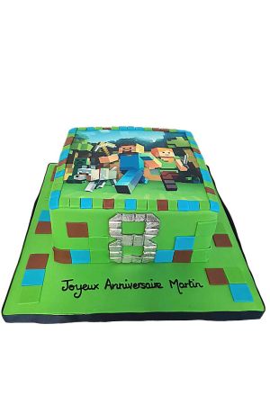Un gâteau sur le thème de Minecraft avec une image de Minecraft