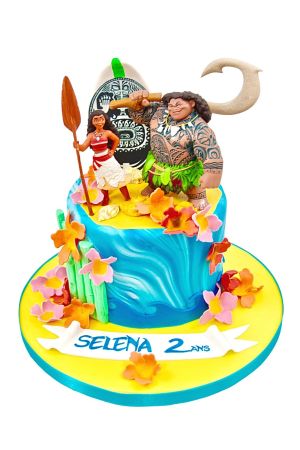 Vaiana & Maui birthday cake, with  a name on the board