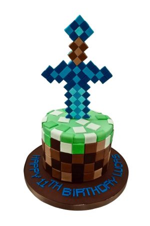 Een zwaard met Minecraft-thema, gestoken in een versierde taart.