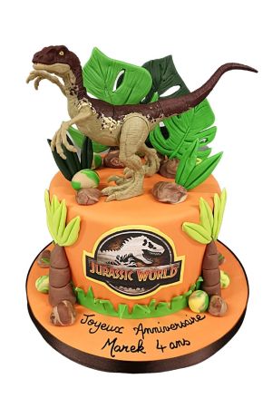 Un dinosaure effrayant sur un gâteau sur le thème de Jurassic Park