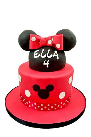 Tête de Minnie et nœud sur un gâteau à thème
