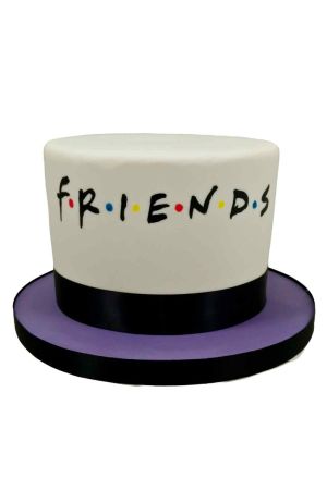 Gâteau d'anniversaire personnalisé blanc inspiré de la série Friends avec le logo emblématique aux points colorés et un plateau violet, créé par The French Cake Company.
