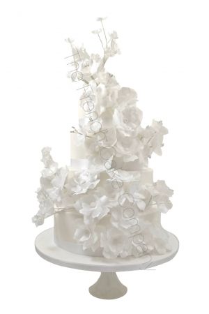 Bruidstaart met witte bloemen