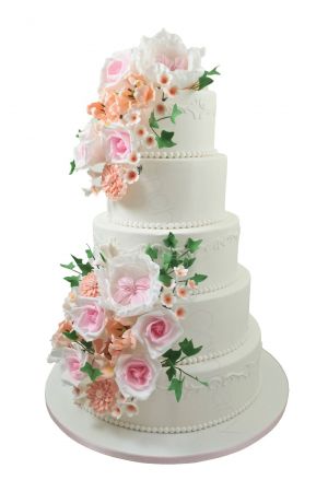 Rose bouquet wedding cake