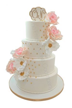 Pearls and flowers themed wedding cake