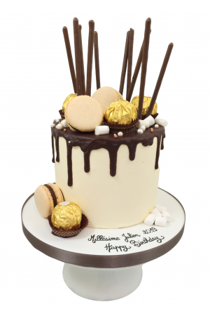 Drip cake Ferrero Rocher et macarons