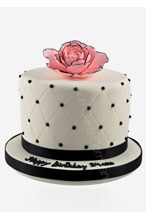 Gâteau d'anniversaire chic camelia