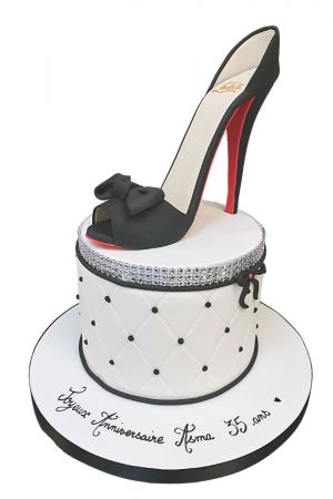 Louboutin Shoe with studs - white