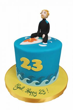 Gâteau d'anniversaire pour surfeur