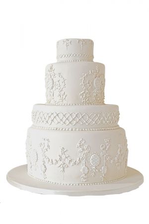 Baroque ivoiry wedding cake