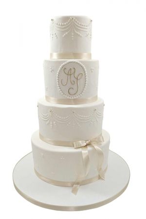 Bow and pearls wedding cake
