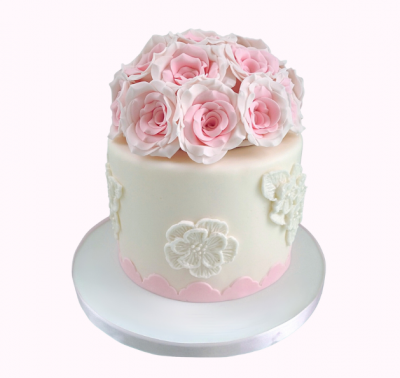 A scrumptious cake decorated with a beautiful bouquet of flowers is the best gift for Mother's Day.